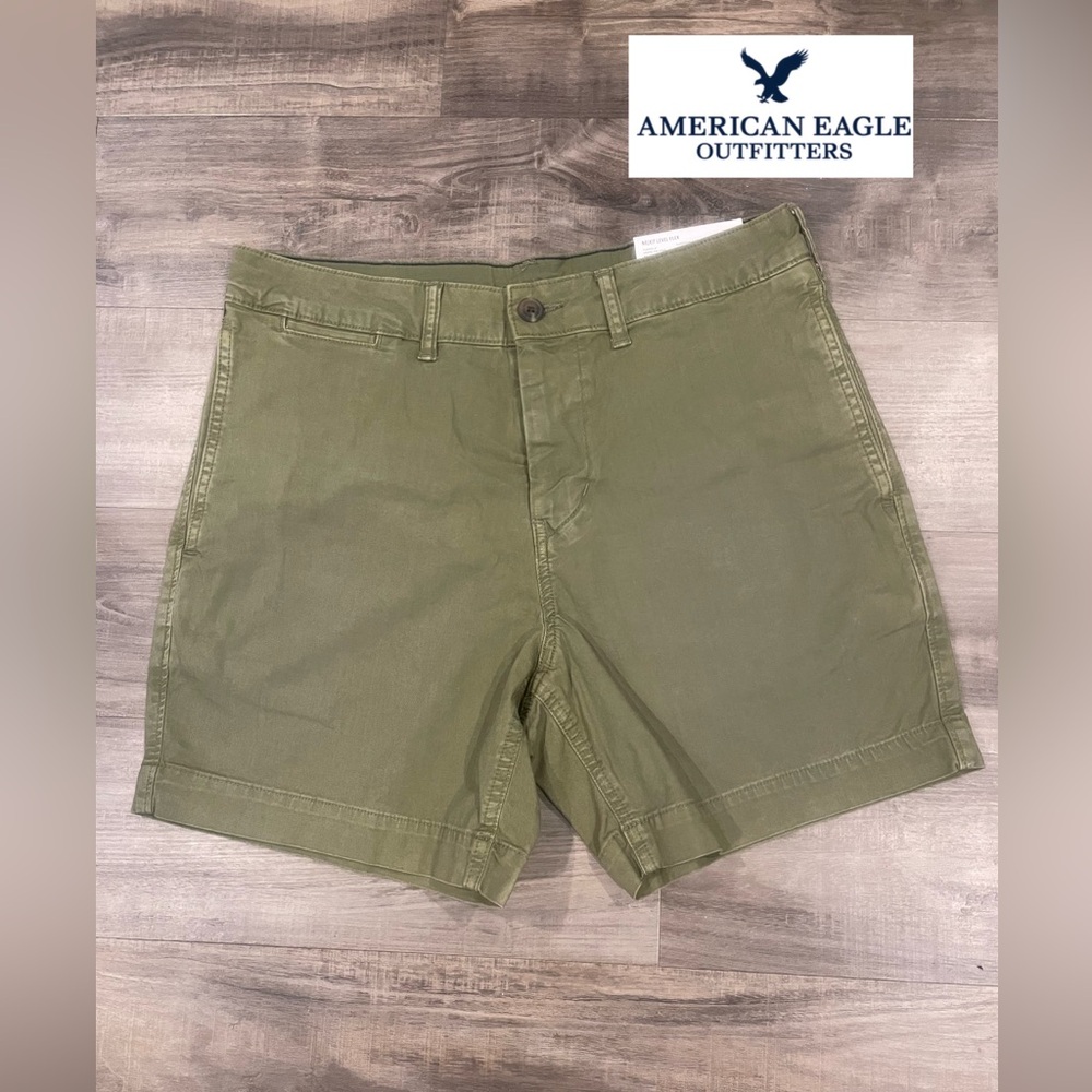 American Eagle Men’s Next Level Flex Khaki 6” Shorts. Size 30 NWT